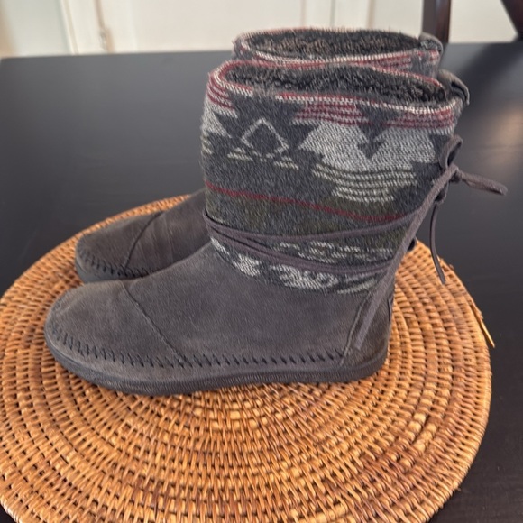 TOMS Gray Suede Patterned Women's Boots - Picture 3 of 6